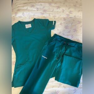 Sketchers Green Scrub Set with Pockets